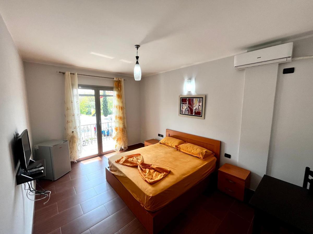 H&A Guest House Divjaka Kültér fotó